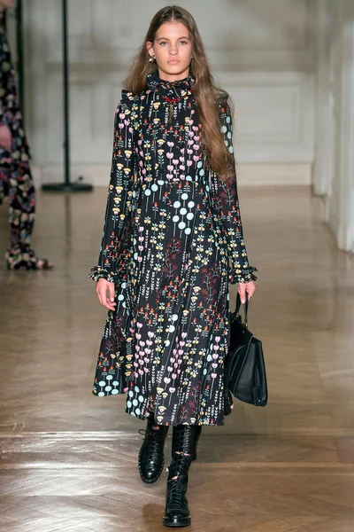 Look 25